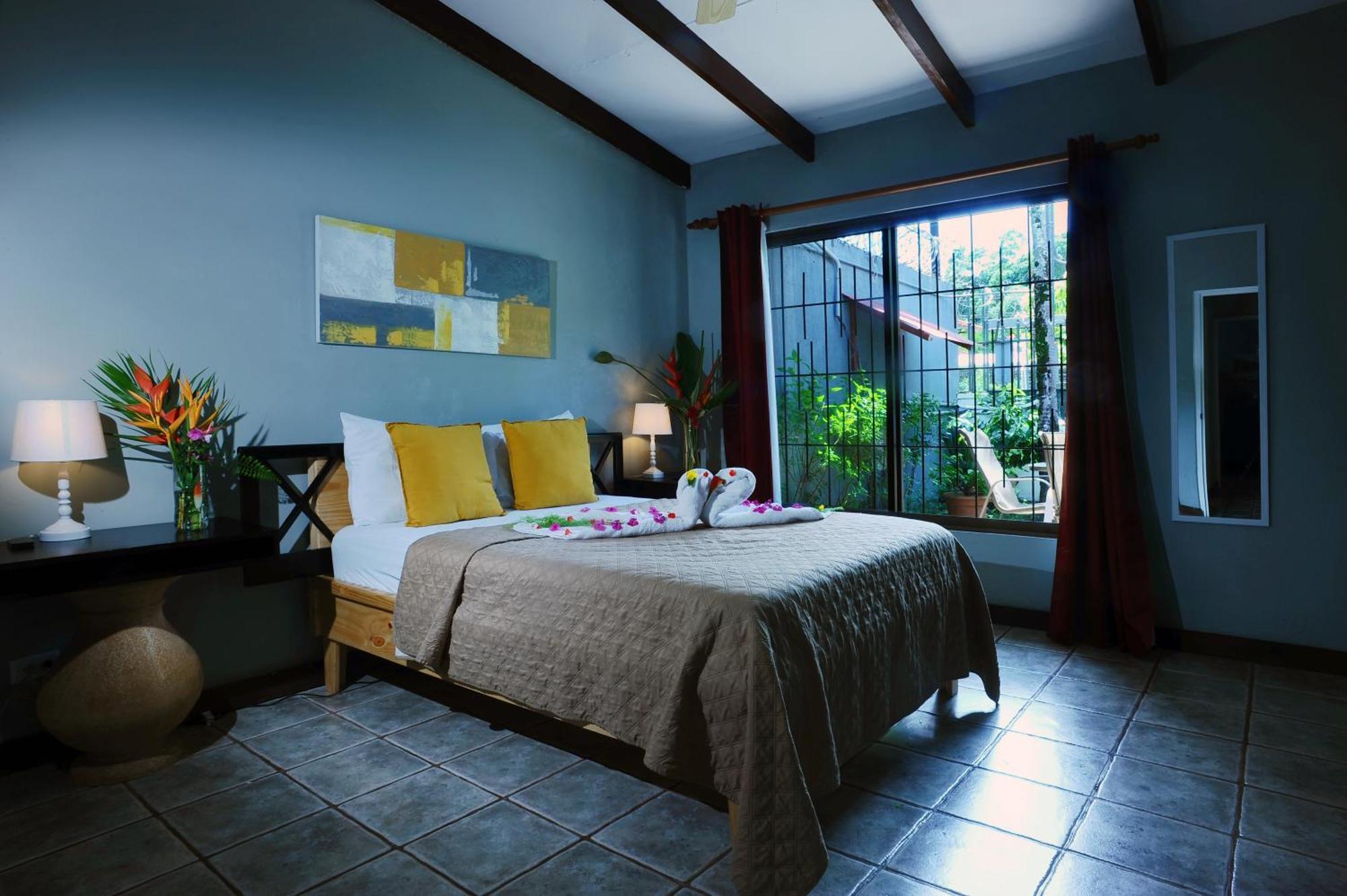 Private Fully Furnished Home At Wide Mouth Frog Hostel Quepos Exteriör bild