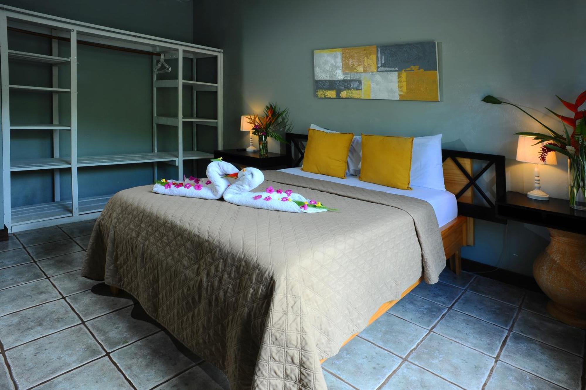 Private Fully Furnished Home At Wide Mouth Frog Hostel Quepos Exteriör bild
