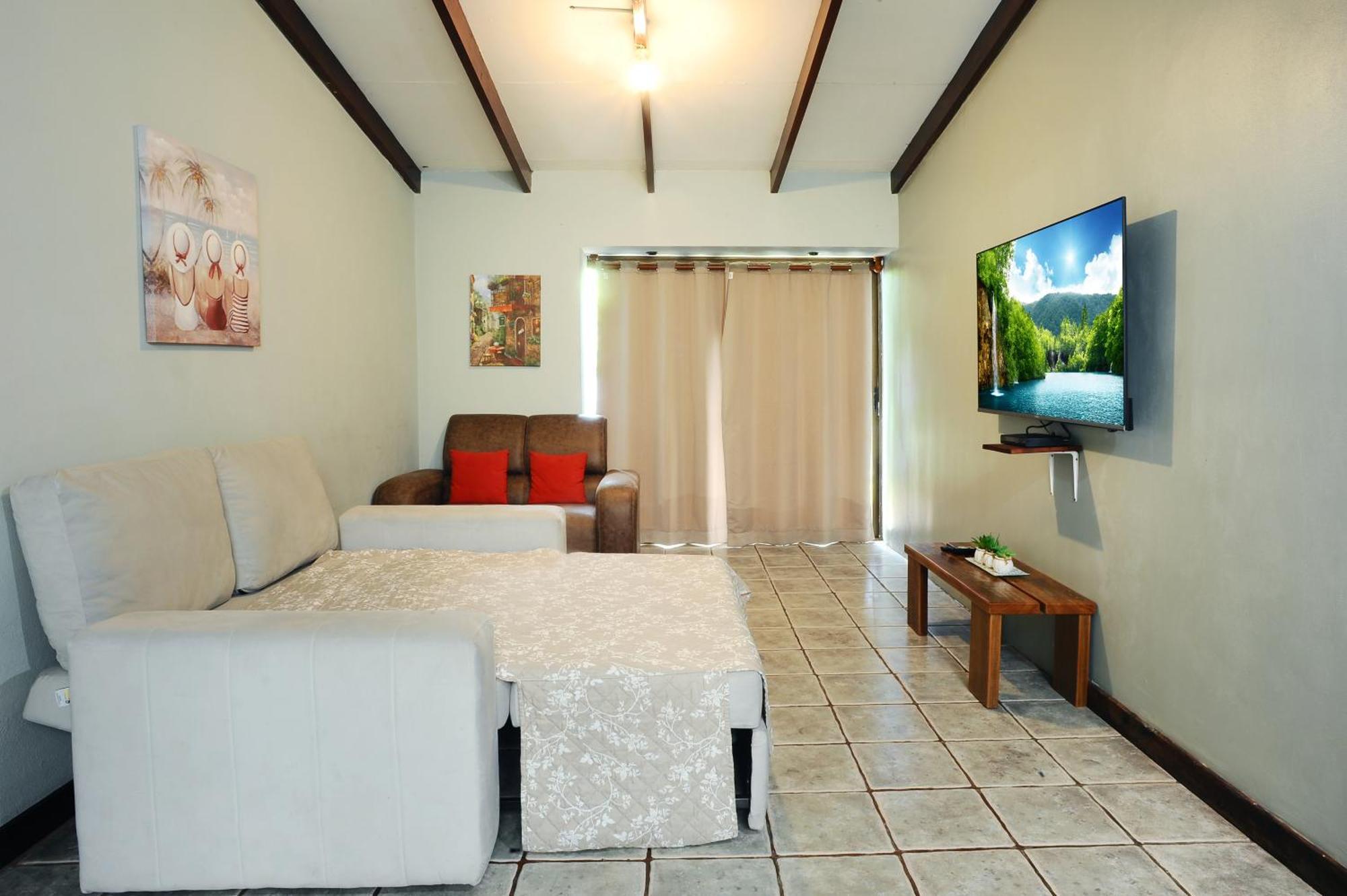 Private Fully Furnished Home At Wide Mouth Frog Hostel Quepos Exteriör bild